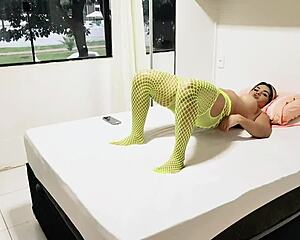 meu enteado me flagrou fazendo v�deo para plataforma adulta acabei dando meu cuzinho pra ele foder e encher de porra luna oliveira e vagninho