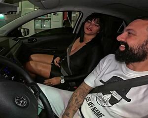 Corno assim leva a esposa pra balada pra levar leitinho no cuzinho e na buceta pra depois comer a mulher