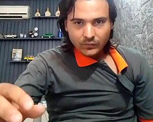 i masturbate outdoors in this solo session