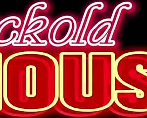 Índia Brasileira spectacularly sits with excitement in homemade scene