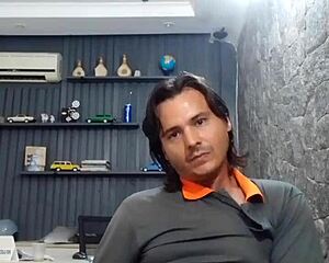 i masturbate outdoors in this solo session