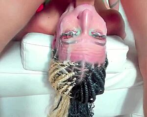 I see latina's throath