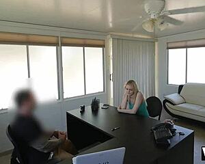 vip4k la jolie blonde allie rae donne sa poule mouill�e � un agent de cr�dit