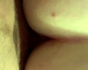 Amateur Couple Fucks and Gets Creampie in Doggystyle