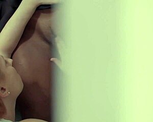 Emme White e Giovana Bombom Se Pegando no Quarto de Hotel