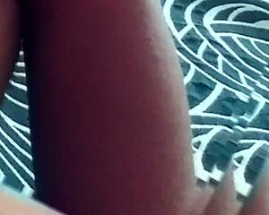 me la cojo en todo el ancho de mi cama