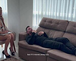 psicóloga de culo grande atiende paciente con síndrome de cornudo en roleplay fitness