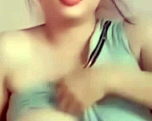 i love these huge big tits bouncing around