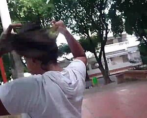 Hoy Par De Cachondas Lesbianas Quisieron Ser Mas Atrevidas Y Fueron A Masturbarse Los Coños En Parque Publico