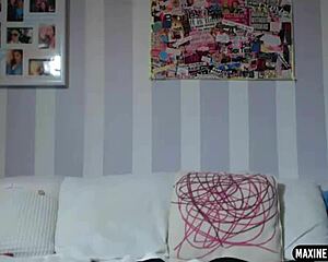 Maxine uses big dildo to fuck her big ass passionately 😈