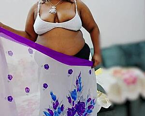 Indian bhabhi in saree