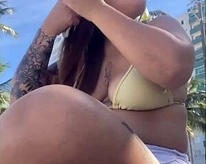 horny african flashes big swollen pussy on crowded beach