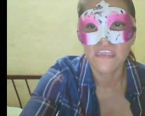 madurita performs on cam4 webcam