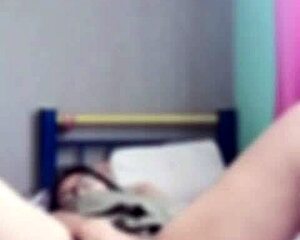 videollamada con mi cuñada nos masturbamos a escondidas casi nos pillan!