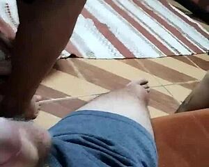 recomendo esse casal de amigos em casa... a gente fez uma brincadeira com creampie na vagina