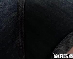 Elle Alexandra's Petite Redhead Freak Body Explodes in Back-to-Back Orgasms