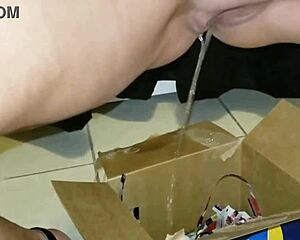 i love bein' a piss queen flashin' shaved pussy outdoors feelin' so naughty