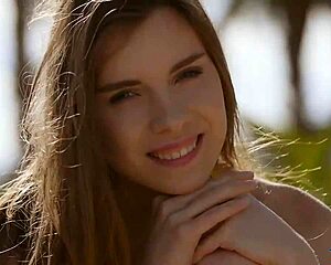 Petite Kate Chromia’s Daring Outdoor Strip Reveal?