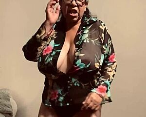 Finger that dripping pussy till she squirts everywhere now!