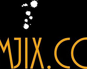 Hot Amateur Babe Fingers Wet Tight Pussy to Orgasm in Close-Up Solo Webcam Show