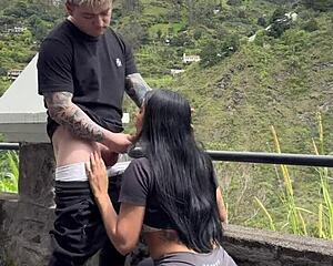 Joven pareja graba sexo caliente en parque publico de Medellin
