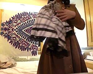 Cosplay kemomimi maid with high face rank takes creampie from rich client.