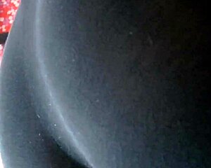 con la jefa de mi amigo oscar doña mary me da unas mamadas y le grabo el culo