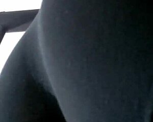 con la jefa de mi amigo oscar doña mary me da unas mamadas y le grabo el culo