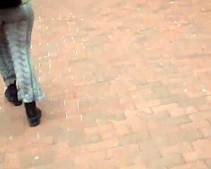 Phat ghetto ass shakes wildly