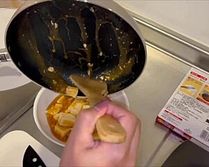 her naked apron look got me... couldnt hold back kitchen creampie with live-in gf