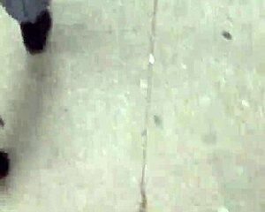 Phat ghetto ass shakes wildly