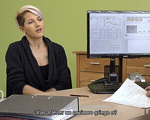 esta repartidora se chupa tu salchicha en el casting por cash