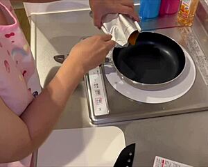 her naked apron look got me... couldnt hold back kitchen creampie with live-in gf