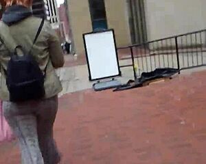 Phat ghetto ass shakes wildly