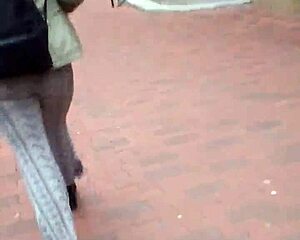 Phat ghetto ass shakes wildly