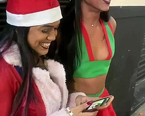 o que eu e minha amiga aprontamos no natal com um pirocudo 😈🍆 big cock fun com big tits e big ass!