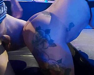 wanna see us fucking right in the middle of the club?