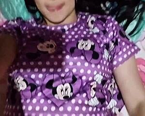 llev� a la vecina a casa y la foll� en el camino real casero