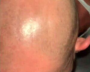 Pega essa pegação no banheiro da academia com bodybuilder huge cock humilating the slave 😈💦