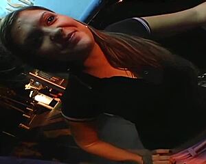 VANESSA LYNN CRAVES HUGE AMATEUR COCK DEEP!