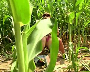 me n my blonde gf smoke finger pussies outdoors dildo fuck!!