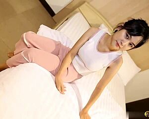 super sexy thai girl slurps johntronx dick in pov 👅💦