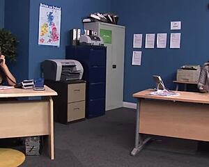 a foursome with slutty secretaries fucking at the office 😈🍑💦