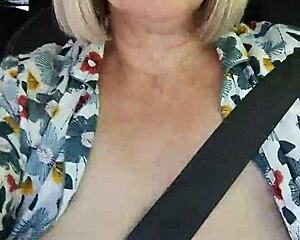 snapped a quick selfie flashing tits right in the car
