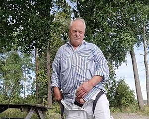 Chris strips bare for steamy outdoor solo tease