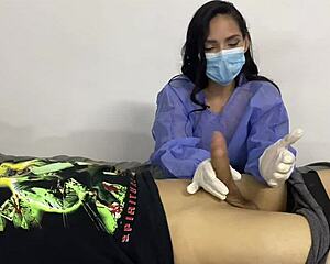 A Mi Paciente Se Le Puso Dura Y No Resisti Su Monster Cock En POV Nurse