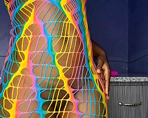 wanna taste my creamy chocolate pussy flavor girls?? 😍🍫