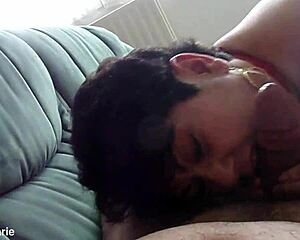 This chienne delivers sloppy blowjob with massive facial cumshot finish