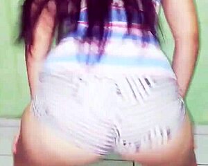 Dançando Funk Brasileiro Com Loira Teen Gostosa