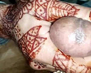 Muslim Mistress Dirty Talks Handjob Massage on Servant Cock in Hindi